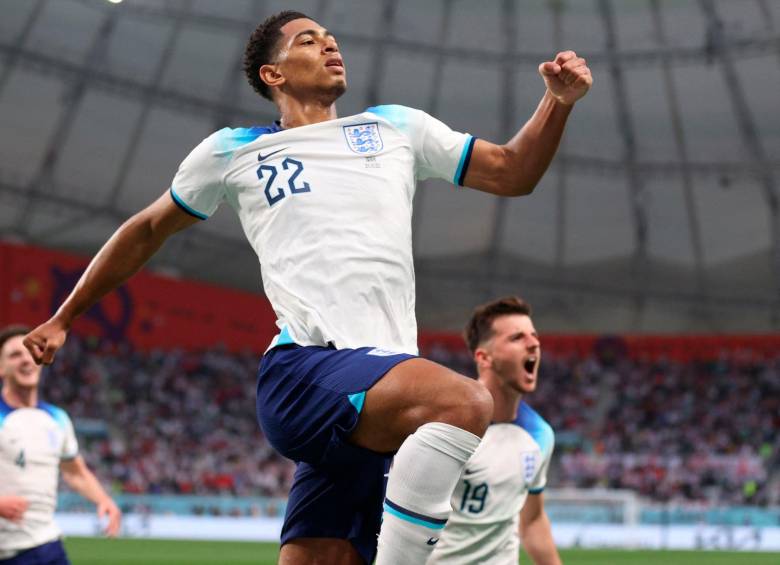 Inglaterra hace valer su condición de favorito en su debut. FOTO: @fifaworldcup_es