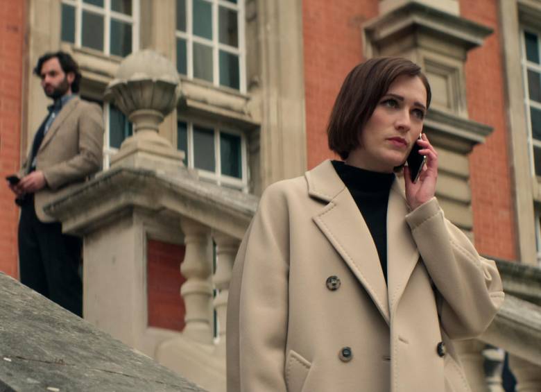 Penn Badgley, como Joe, y Charlotte Ritchie, como Kate, hacen parte de la cuarta temporada de You. FOTO Cortesía