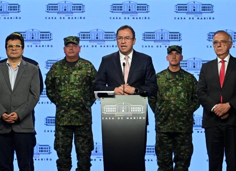 El vocero del Gobierno, Alfonso Prada, estuvo acompañado del ministro de Justicia, Iván Velásquez, y el alto comisionado para la Paz, Danilo Rueda. FOTO: CORTESÍA PRESIDENCIA 