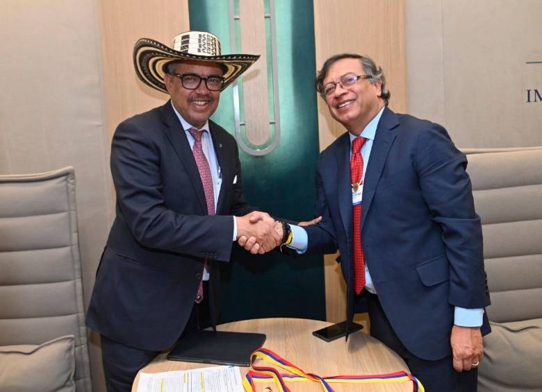 El director de la OMS, Tedros Adhanom Ghebreyesus, y el presidente, Gustavo Petro, se reunieron durante el Foro Económico Mundial. FOTO: CORTESÍA