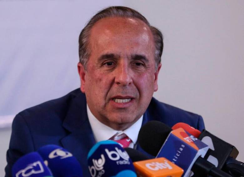 El ministro de Transporte, Guillermo Reyes, dijo que el Gobierno está adelantando todos los procesos necesarios para anunciar el nuevo precio cuanto antes. FOTO: COLPRENSA