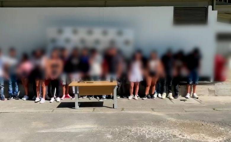 Las 23 personas capturadas dentro de un motel fueron dejadas en libertad. FOTO: CORTESÍA POLICÍA METROPOLITANA