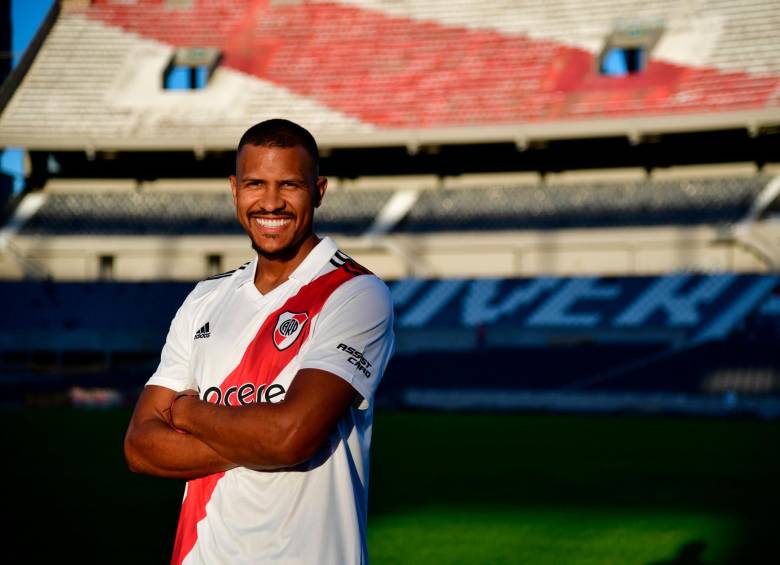 Salomón Rondón viene procedente del Everton de Inglaterra. FOTO TWITTER @RIVERPLATE