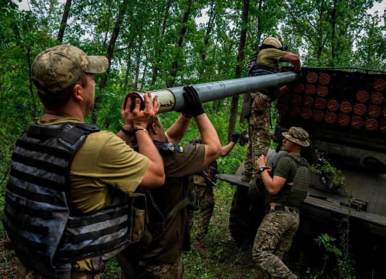 Las armas antitanques son de las más utilizadas en la guerra de Ucrania. A este país está llegando tecnología bélica de EE.UU. y Europa, lo que le ha permitido resistir la invasión. FOTO Getty