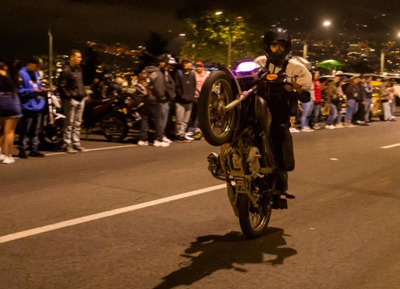 En los piques participan cientos de personas de los barrios de Medellín. Foto: Carlos Velásquez. 