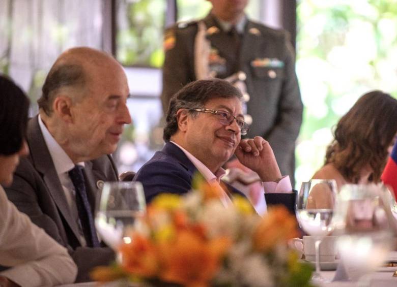 El canciller de Colombia Álvaro Leyva y el presidente Gustavo Petro. Foto: Cortesía