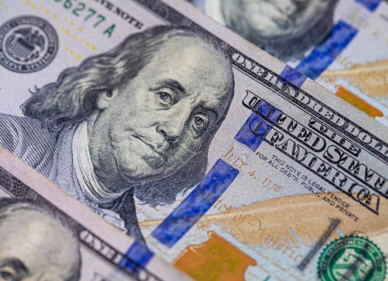 El peso colombiano está en el top 10 de las que más se revalúan en el mundo en 2023. FOTO Carlos Velásquez
