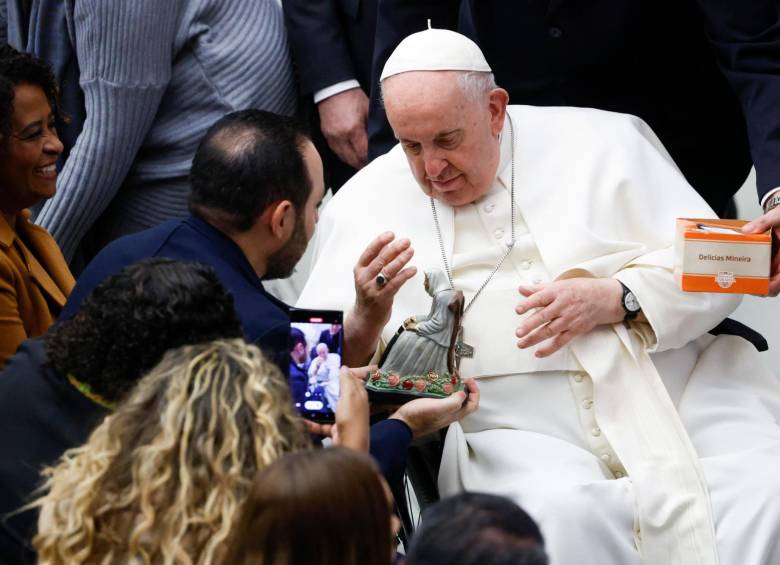 El Papa Francisco enfrenta duras críticas internas por parte de los sectores más conservadores de la Iglesia católica. La tensión que hay en el Vaticano llevó al jerarca católico a advertir que no piensa renunciar. FOTO Efe