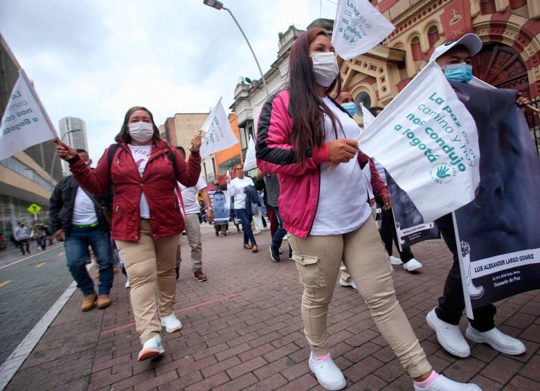 Los firmantes se han manifestado en varias ocasiones pidiendo que se cumpla lo que se pactó el Acuerdo de Paz. FOTO: COLPRENSA