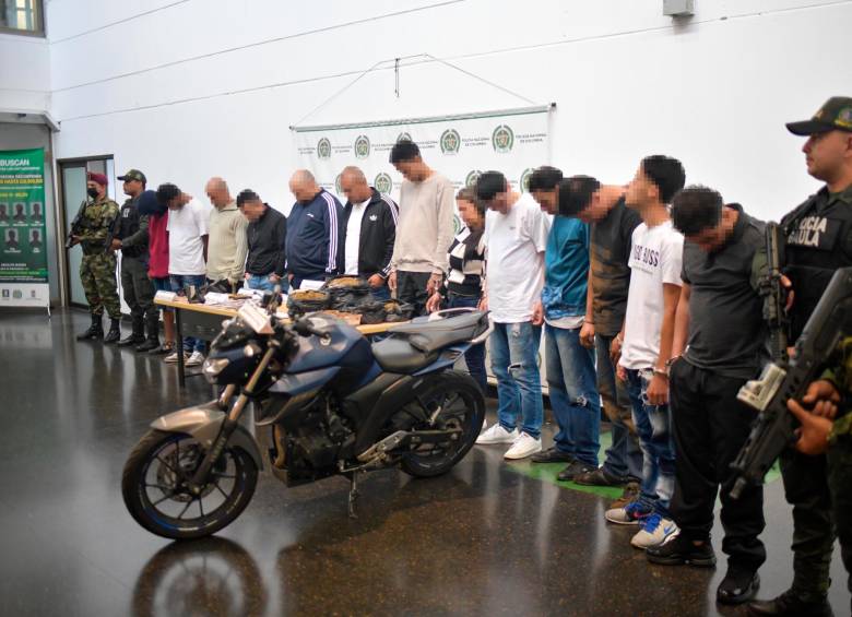 La Policía capturó a las 24 personas mediante más de 46 diligencias de allanamiento en toda la ciudad. FOTO: CORTESÍA POLICÍA METROPOLITANA