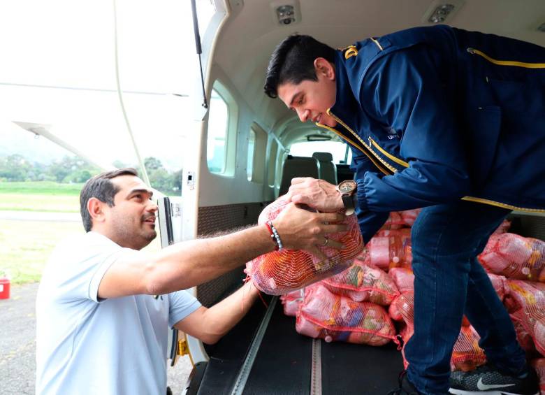 La Gobernación de Antioquia hizo dos caravanas este domingo para enviar alimentos a las comunidades del Bajo Cauca. FOTOS: CORTESÍA GOBERNACIÓN DE ANTIOQUIA