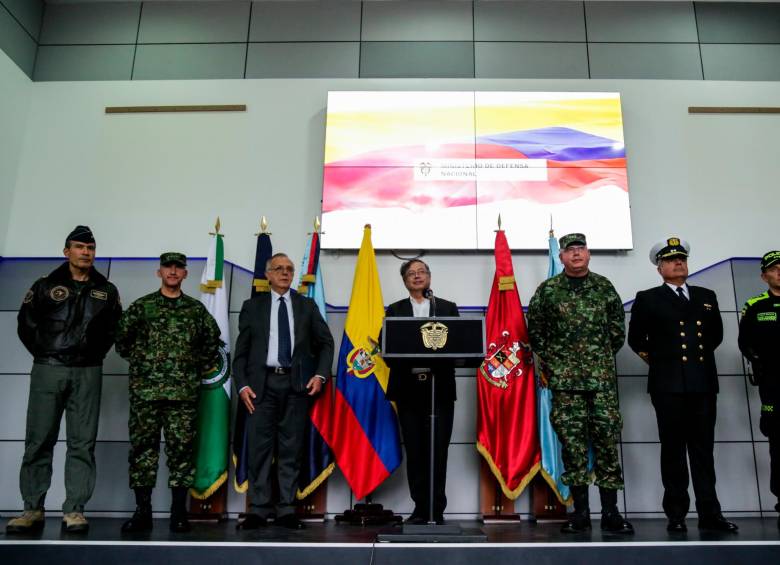 Esta semana el presidente Gustavo Petro anunció que habrá una nueva cúpula militar, con lo cual 52 generales de la Fuerza Pública salieron de sus cargos. FOTO Presidencia