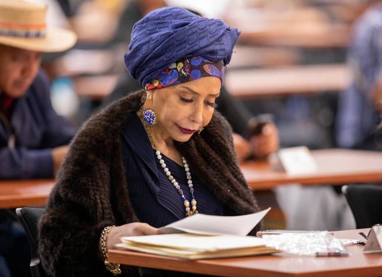 Piedad Córdoba fue elegida al Senado por la lista cerrada del Pacto Histórico, pero estuvo a la sombra en las últimas semanas de campaña de Petro, por petición del entonces candidato. FOTO: CARLOS VELÁSQUEZ