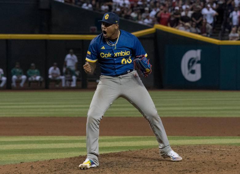 En la imagen aparece celebrando Guillermo Zúñiga, figura de Colombia ante México. FOTO EFE