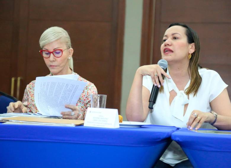 Corcho salió molesta el viernes de la reunión con la bancada de ‘La U’, que lideró la médica y directora de esa colectividad, Dilian Francisca Toro. FOTO CORTESÍA