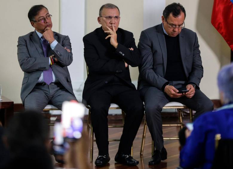 El presidente Gustavo Petro y su equipo de gobierno siguen en firme en su convocatoria a marchas ciudadanas como una voz de respaldo a sus planes reformistas. FOTO COLPRENSA
