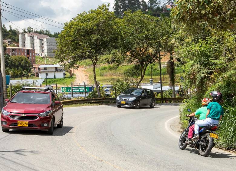 La vía Marinilla-El Peñol estará cerrada varias horas por cuenta de unos trabajos que realiza la Gobernación de Antioquia. FOTO: EDWIN BUSTAMANTE