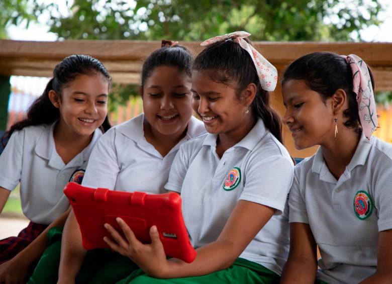 Claro conecta a 120 escuelas del país con el mundo 