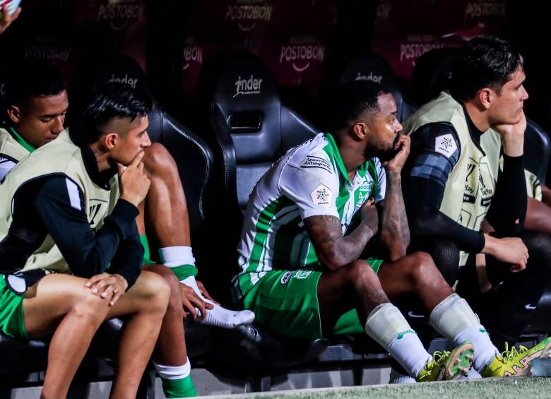 Las caras largas de la eliminación ante Junior. FOTO JAIME PÉREZ