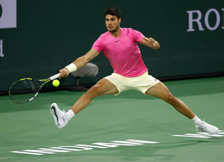 Si Carlos Alcaraz gana el Indian Wells recuperaría el trono mundial de tenis. FOTO EFE
