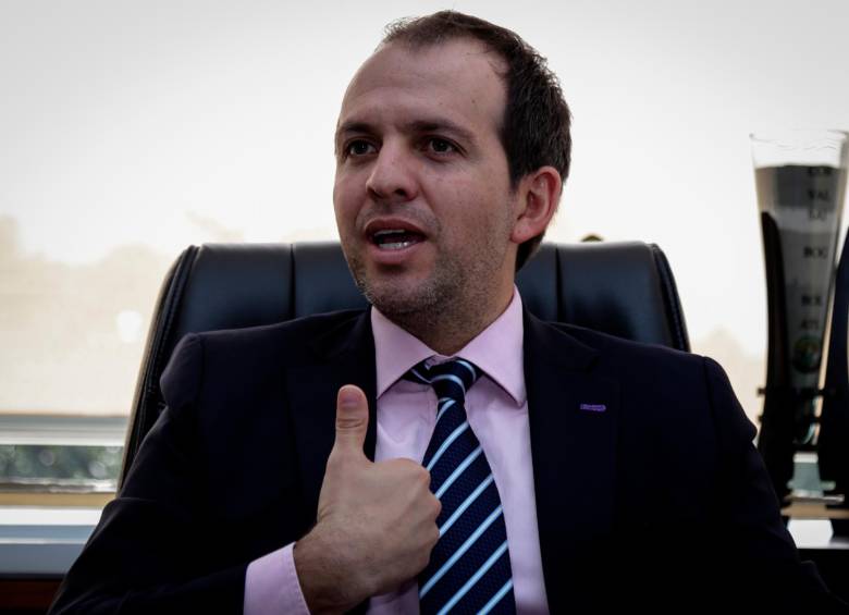 Ernesto Lucena, exministro del Deporte, comentó que cada semana un deportista subirá a redes un video explicando uno de los puntos que presentarán para el deporte y la educación. FOTO colprensa