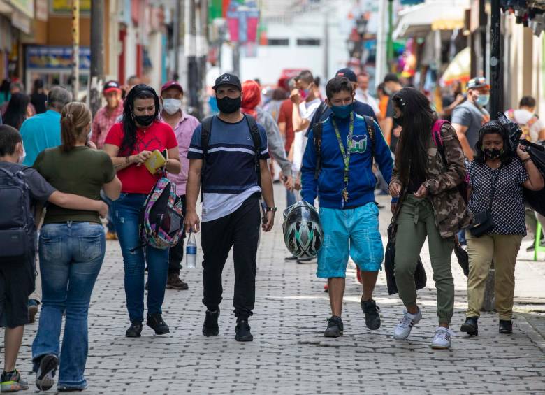 El ingreso de más 18 millones de personas no aumenta con base en lo que se pacte en la negociación. Y aunque la Corte Constitucional estableció que se deben ajustar anualmente este tipo de salarios con base en la inflación, para compensar la pérdida de poder adquisitivo, esto no es obligatorio para los empleadores. Foto: Edwin Bustamante 