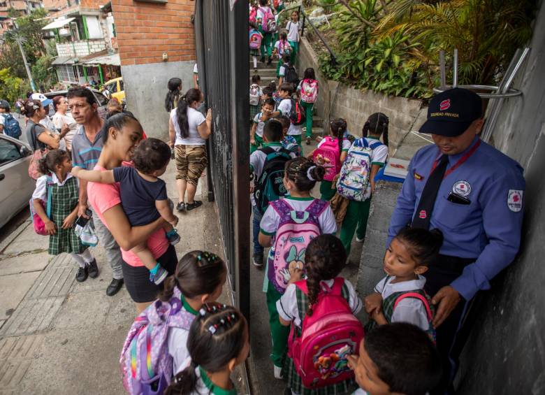 Ingreso de la sede Villa Turbay, de la institución Maestro La Sierra, donde se reporta falta de cobertura del PAE. Directivas no permitieron el ingreso de este diario. FOTO carlos velásquez
