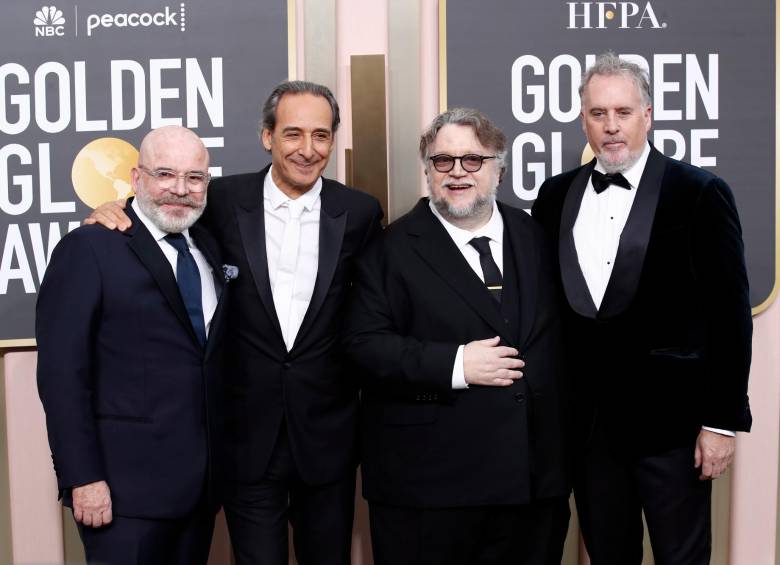 Guillermo del Toro y el equipo de trabajo en Pinocho. FOTO EFE