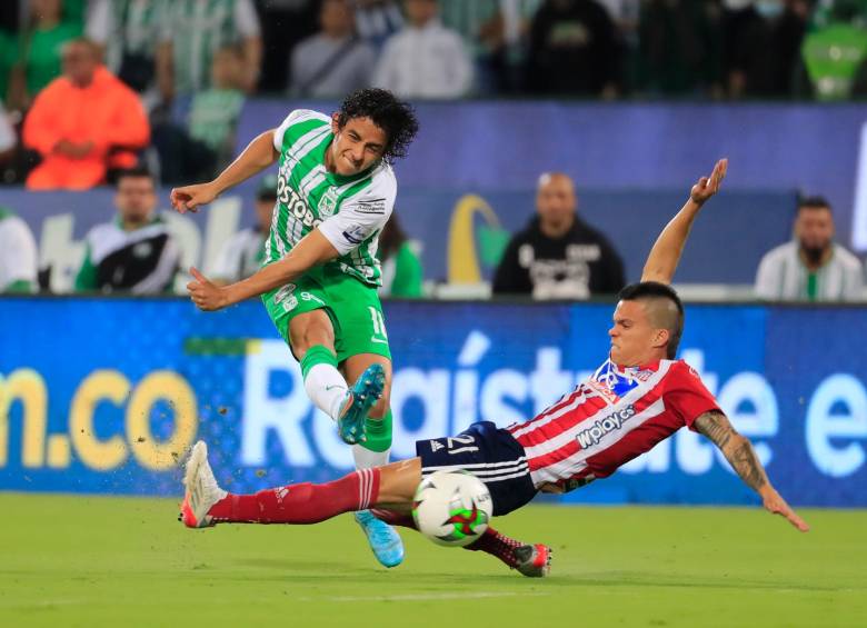Nacional buscó el gol desde el arranque, pero se encontró con una sólida defensa del Junior. FOTO: JAIME PÉREZ