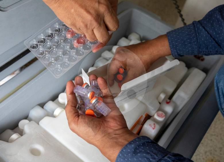 Los casos tienen que ver con vacunas de Pfizer y Sinovac. FOTO EDWIN BUSTAMANTE