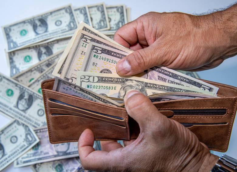 En lo que va de la jornada, el dólar alcanzó un máximo de $4.803. FOTO: CARLOS VELÁSQUEZ