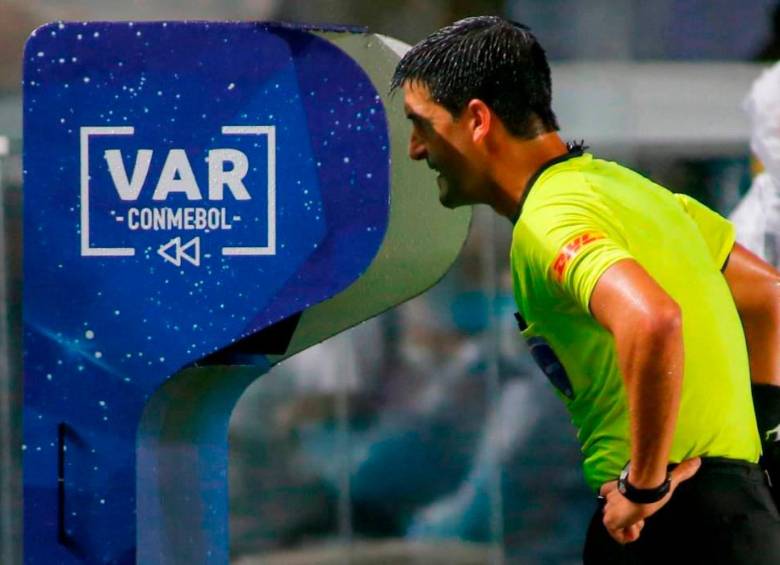 La IFAB está conformada por las cuatro asociaciones de fútbol del Reino Unido y la FIFA. FOTO EFE