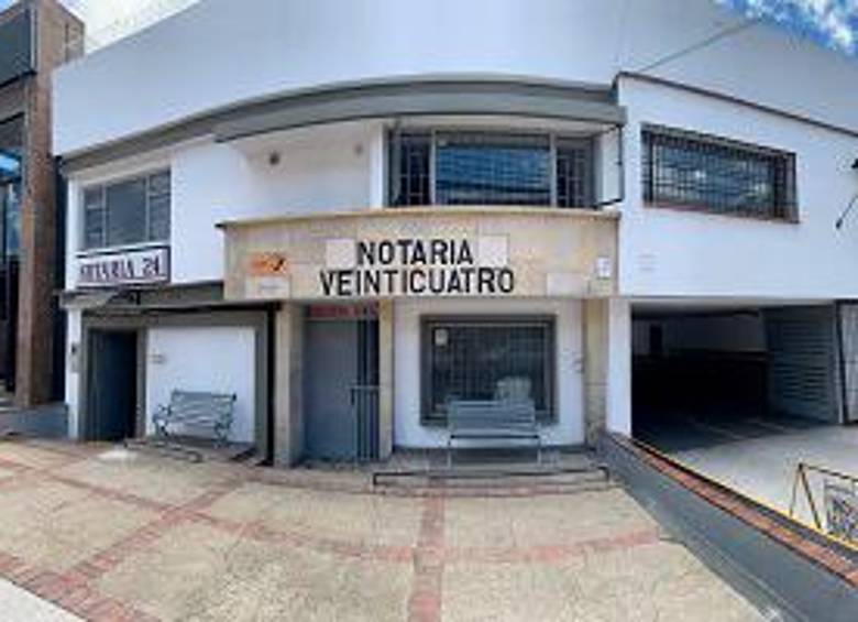 La Notaría 24 de Bogotá tenía como notario en propiedad a Jorge Humberto Uribe Escobar y, tras su fallecimiento, se designó en encargo a su hermana Ángela María Uribe Escobar. FOTO: Cortesía