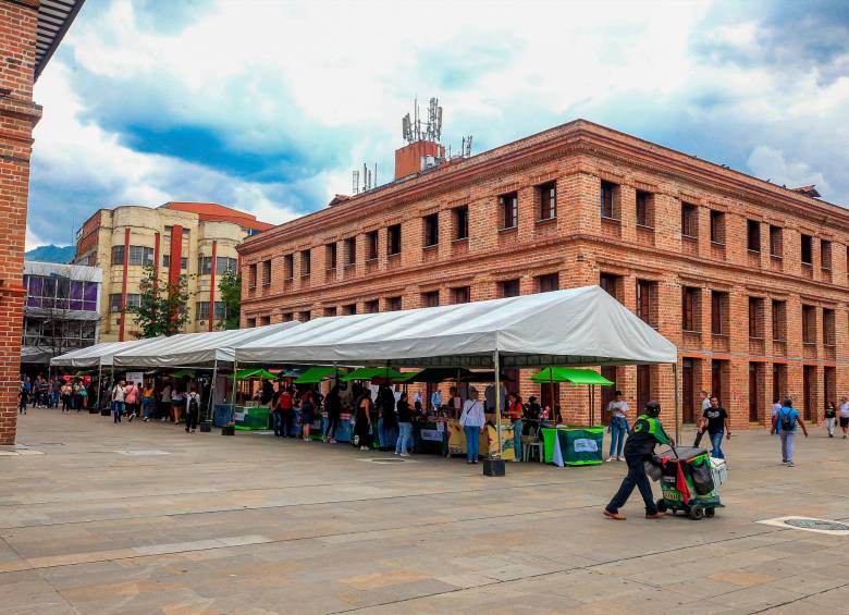 Este año la Alcaldía ha organizado algunos eventos dentro y a las afueras del Vásquez. Sin embargo, no es cierto que la edificación esté plenamente abierta a la ciudadanía. FOTO camilo suárez