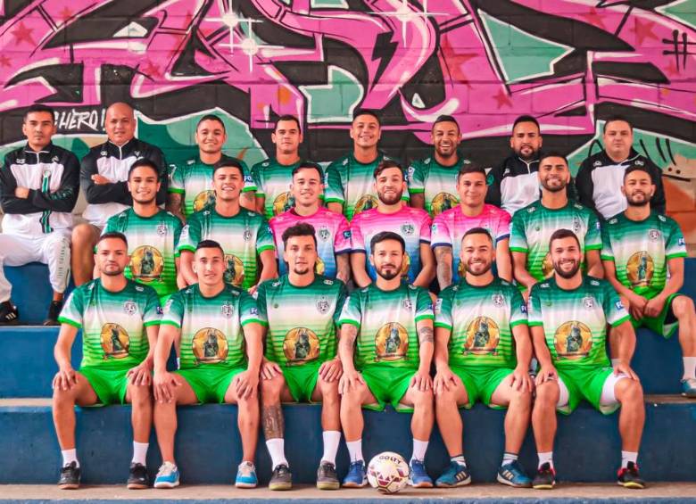 Esta es la nómina campeona de la Superliga de futsal. Varios gozan de experiencia internacional. FOTO foto cortesía Apartadó Real Antioquia 