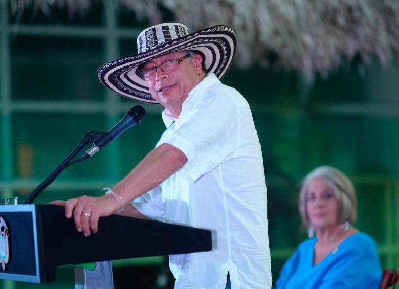Gustavo Petro pidió a las Fuerzas Militares desplegar una comisión en la zona de confrontación, pero tras más de 20 horas del hecho no han llegado al lugar ministros. FOTO CORTESÍA