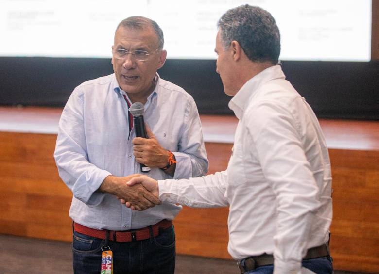 Roy Barreras le da la palabra a Aníbal Gaviria para su intervención.