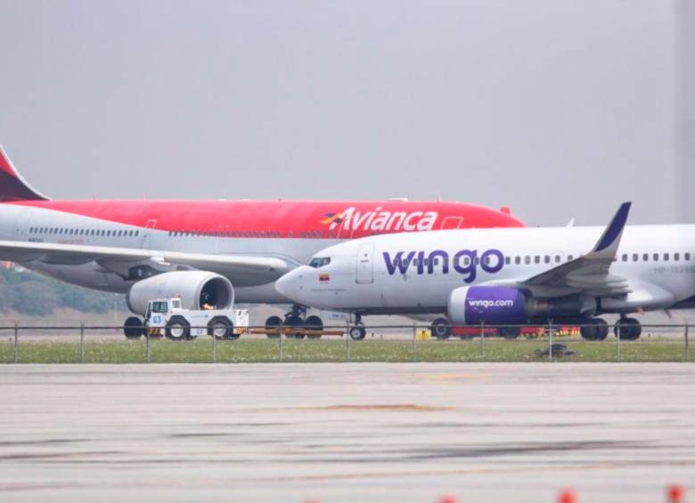 A raíz del alza de la carga impositiva en los tiquetes aéreos en Colombia en 2023, la Iata advierte de una posible contracción de la demanda que podría influir en una pérdida de los beneficios socio económicos que aporta la aviación al país. FOTO Colprensa