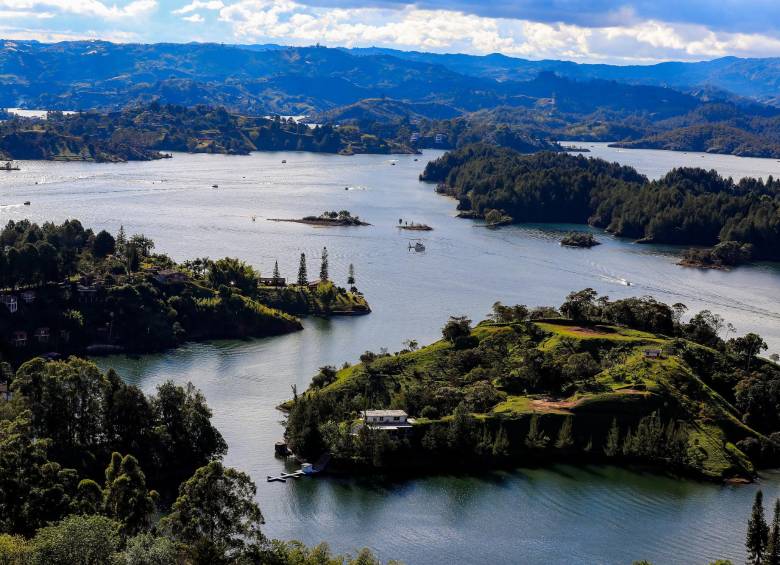 La represa de Guatapé cobró una nueva vida, luego de que un scout de 25 años se ahogara cuando departía con sus compañeros. FOTO: JAIME PÉREZ