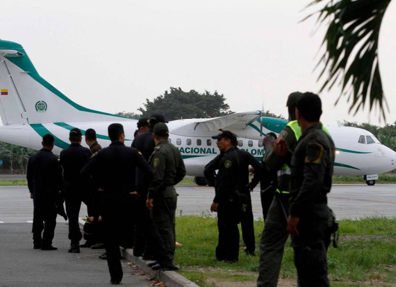 En lugar de comprar aviones para aumentar su capacidad de patrujalle, Contraloría dice que la Policía compró un avión de lujo para solo 13 pasajeros. FOTO: IMAGEN DE ARCHIVO/REFERENCIA.