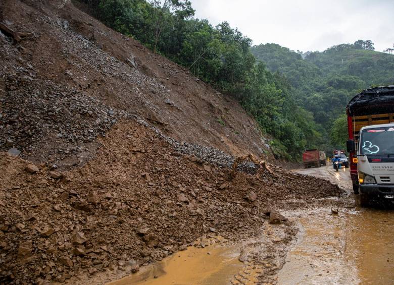 El invierno ha causado grandes afectaciones a las vías del Suroeste, donde se ejecutan los proyectos 4G Pacífico 1 y Pacífico 2. FOTO: CARLOS VELÁSQUEZ
