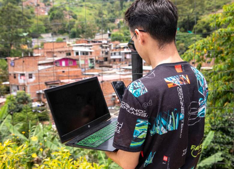 Según la Ocde, Colombia también tiene el porcentaje más reducido de computadores en los hogares con 37,2%. Foto: Carlos Velásquez