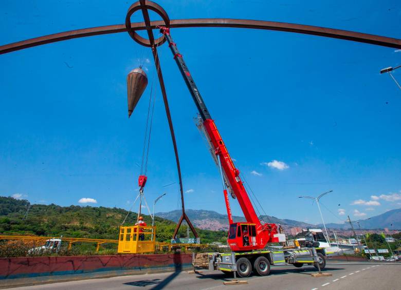 La estructura tiene seis metros de largo, dos de ancho y pesa 800 kilos. Foto: Esneyder Gutiérrez
