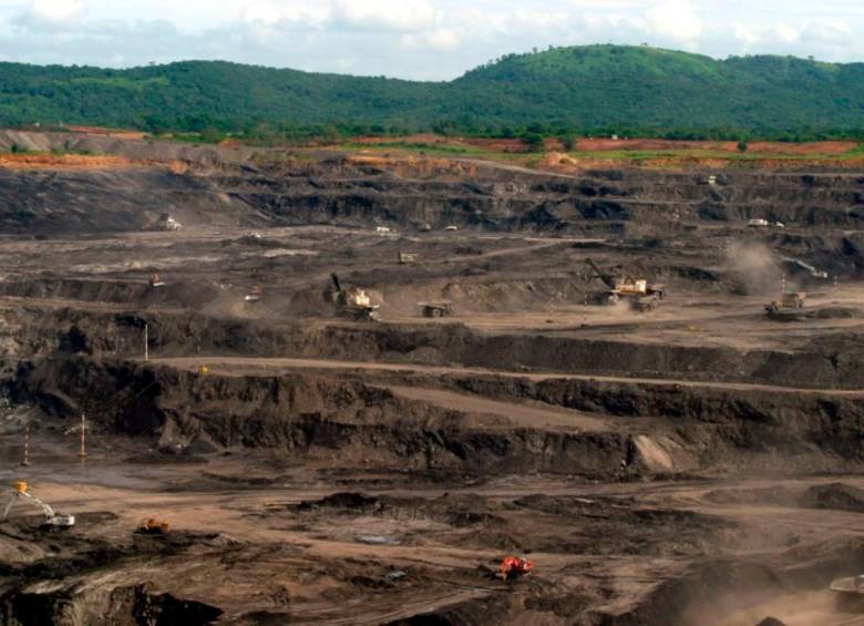 De aprobarse el articulado de la reforma tributaria, el sector del carbón pasará a tener una tasa nominal de 90% (hoy esta en el 72%). FOTO Colprensa.