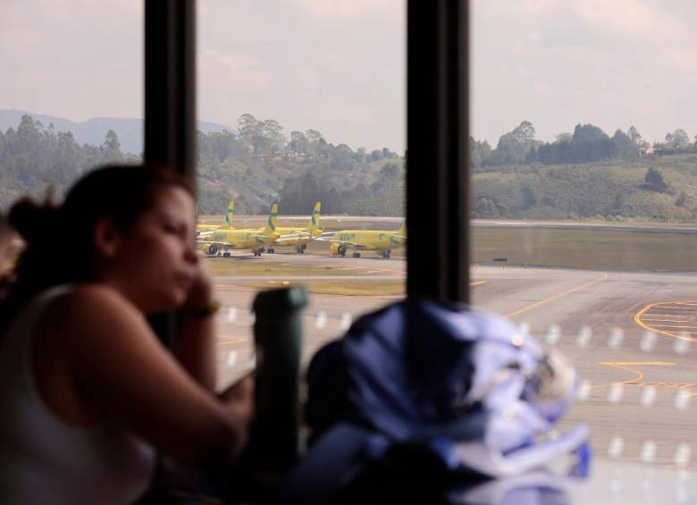 Desde la noche del lunes hay caos en el aeropuerto de Rionegro a causa de la suspensión de operaciones de Viva Air. FOTO: CARLOS VELÁSQUEZ