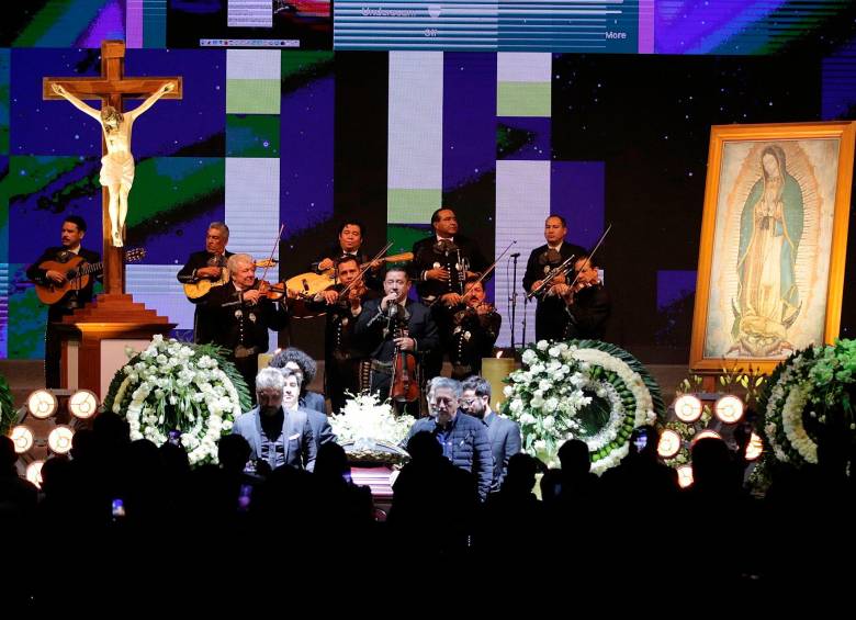 Más de 10.000 personas se reunieron solo en uno de sus homenajes, pero fueron varios en diferentes regiones del mundo. Foto: EFE