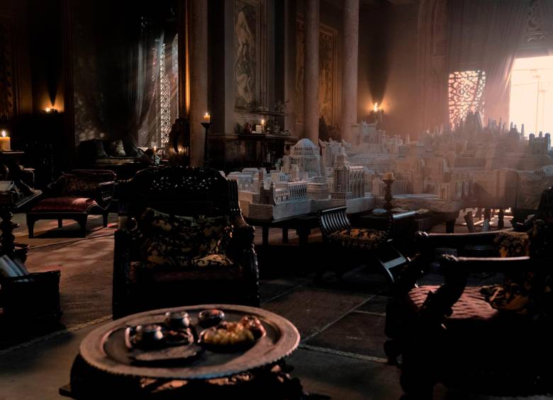 Esta es la maqueta gigante del rey Viserys que se ha visto en los primeros capítulos. FOTO Cortesía HBO