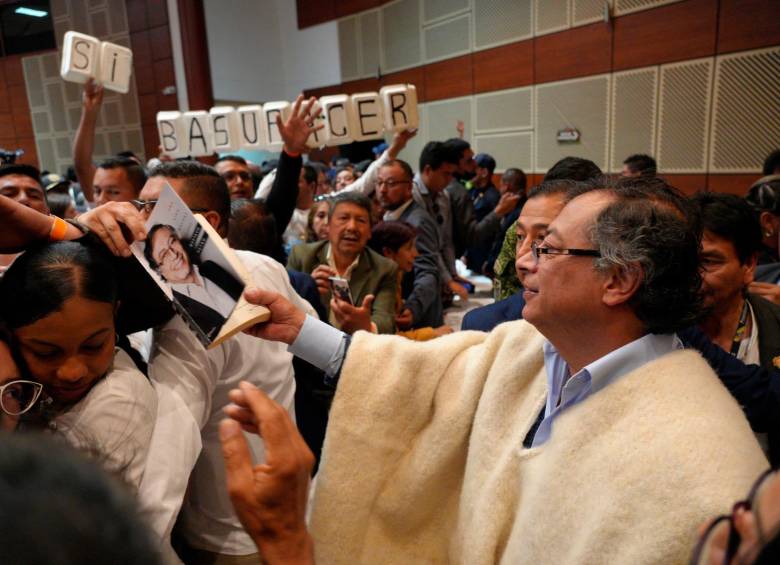 ¿Chequera en blanco? Petro da $2 billones para JAC en año electoral
