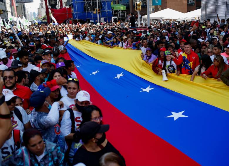 En Caracas (Venezuela) y otras ciudades llevan varios días protestando profesores y empleados públicos, quienes le exigen al Gobierno de Nicolás Maduro mejoras salariales y sociales. FOTOS Getty
