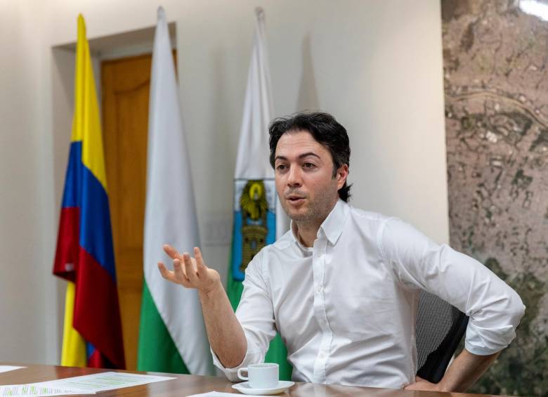 Denuncian al alcalde Quintero por no publicar su declaración de renta